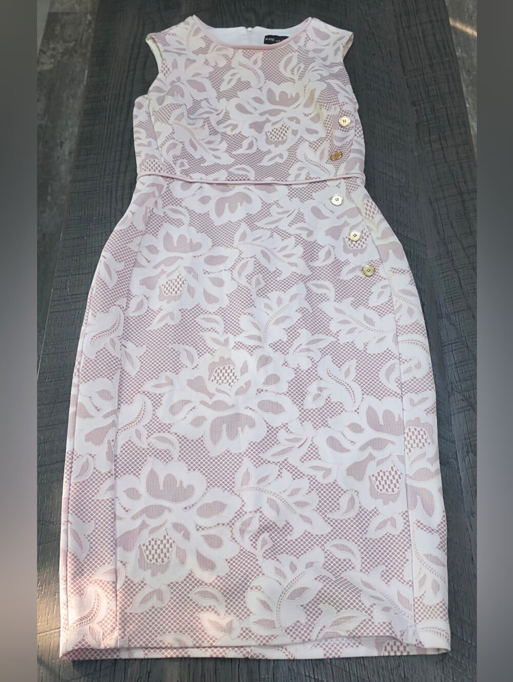 Kate & LILY Cottoncore Sleeveless Lace-Print Sheath Dress in Blush Pink (SIZE:6) - Picture 2 of 6